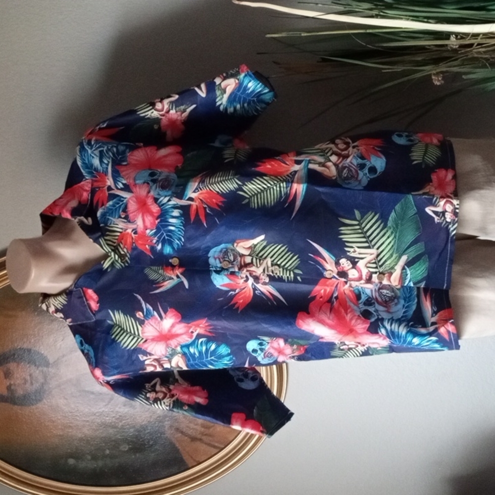 NEW Chicyea men's Skull Floral Wahini Pin Up Girl Hawaiian Inspired Shirt. XL
